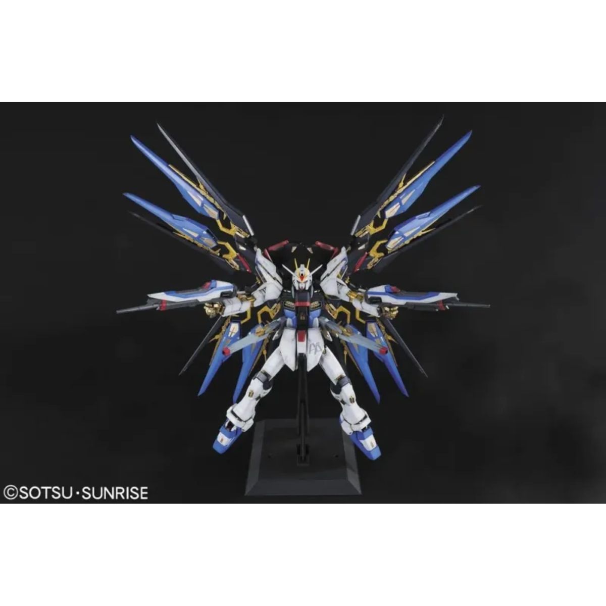 Bandai PG Strike Freedom Gundam Mobile Suit Gundam SEED Destiny (1/60)